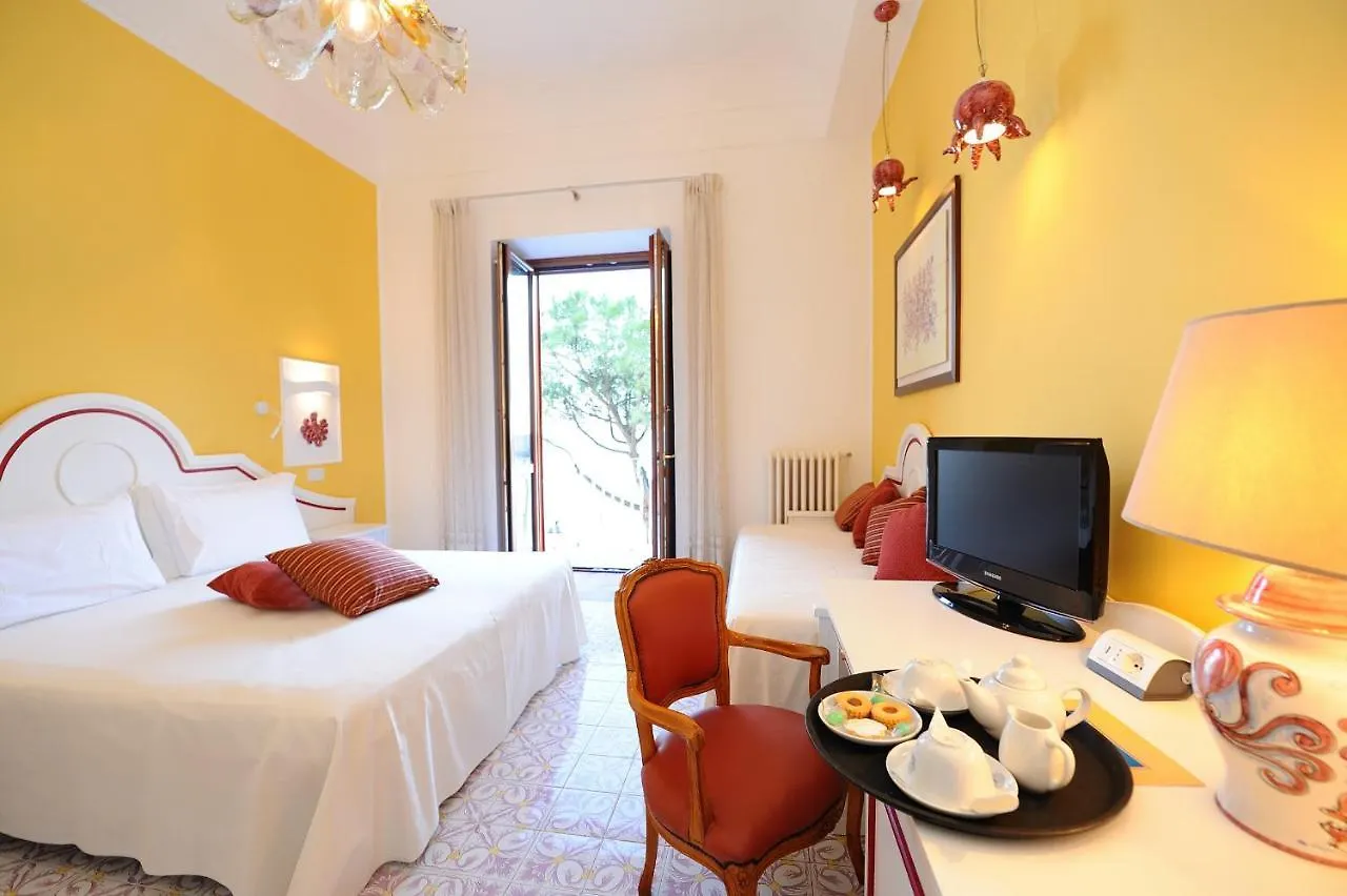 Hotel La Bussola Amalfi