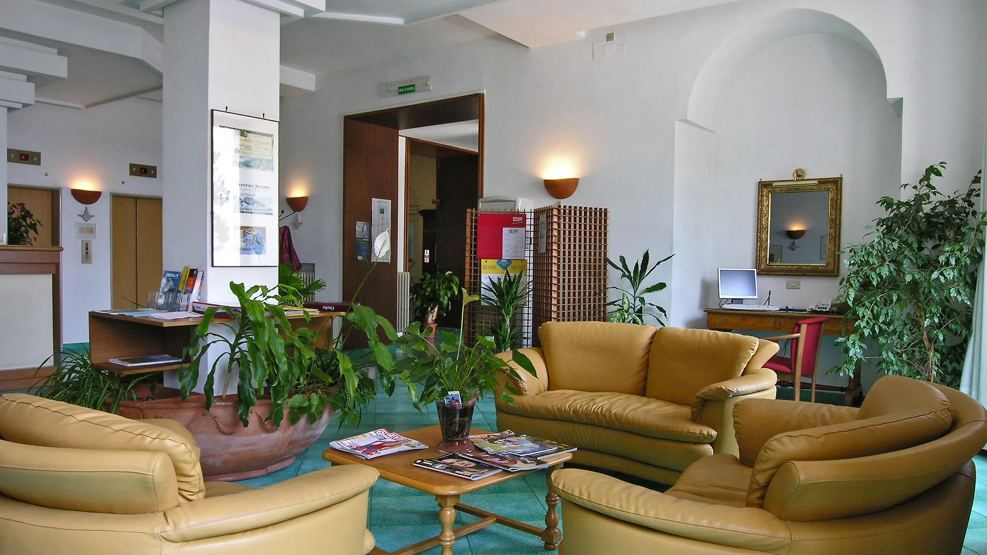 Hotel La Bussola Amalfi 4*,  Italia