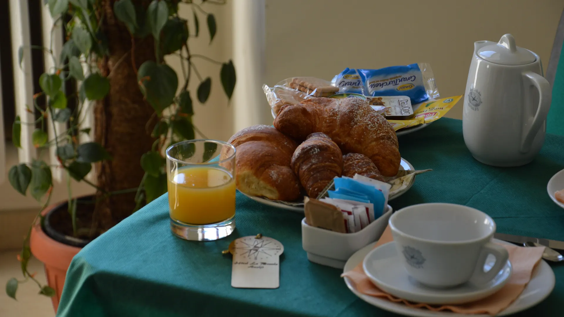 Hotel La Bussola Amalfi 4*,  Italia