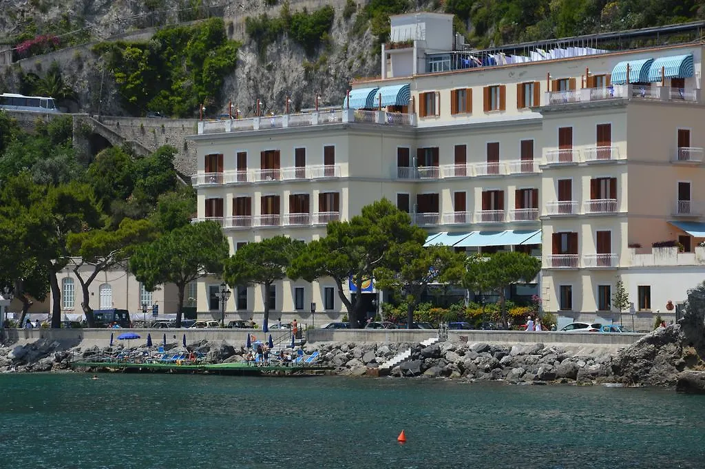 Hotel La Bussola Amalfi 4*,