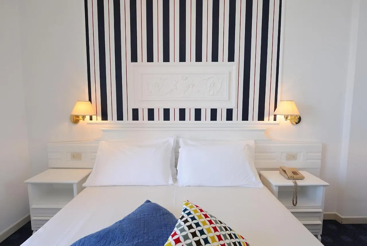 ****  Hotel La Bussola Amalfi Italy